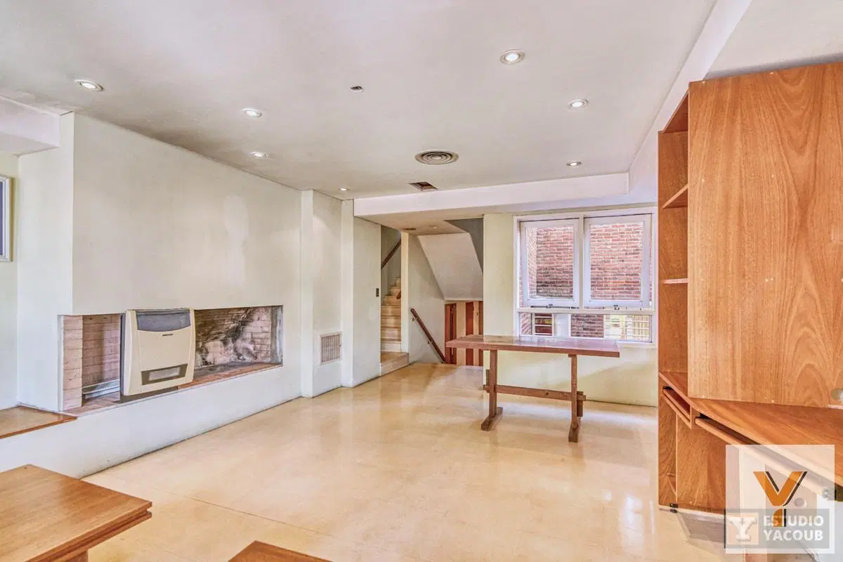 Casa en venta - 4 dormitorios 4 baños - 350mts2 - Cocheras - La Plata 2
