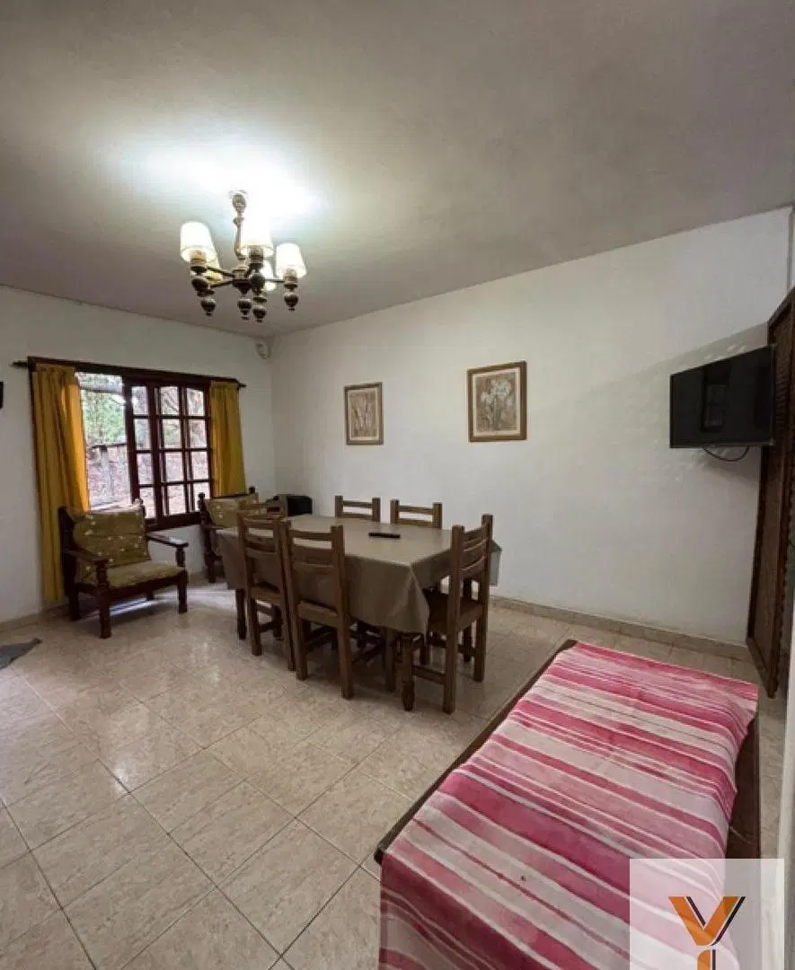 Casa en venta - 8 Dormitorios 6 Baños - Costa del Este 2