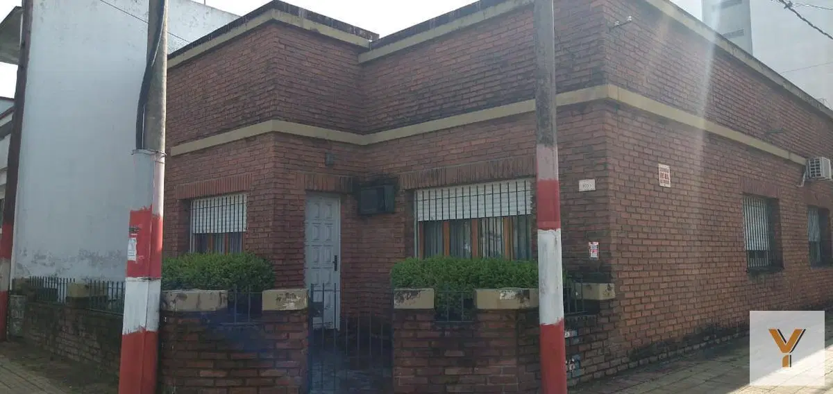 Casa en venta - 3 dormitorios 2 baños - cochera - 200mts2- La Plata 3