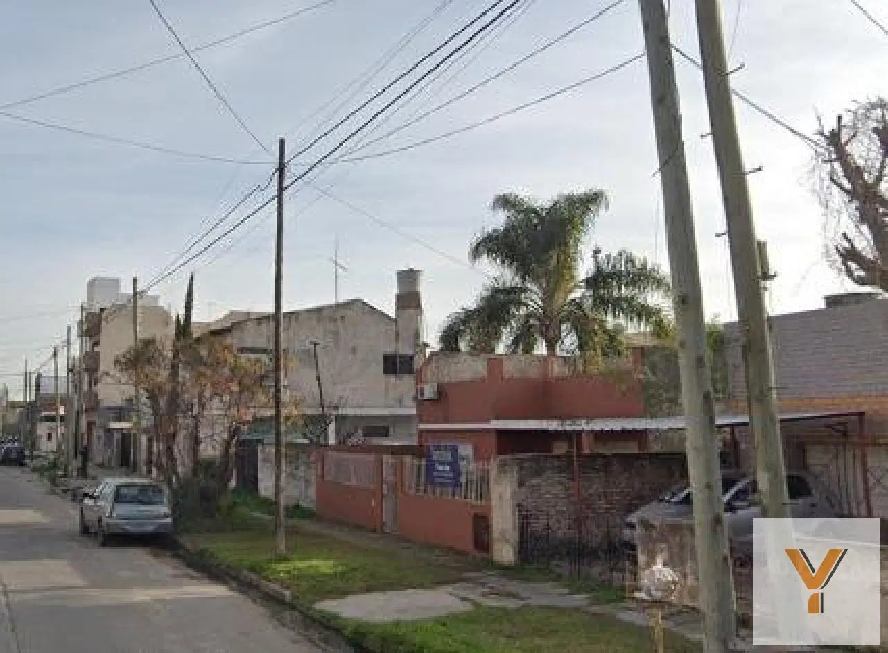 Casa en venta - 2 Dormitorios 1 Baño - 207Mts2 - Lanús 5