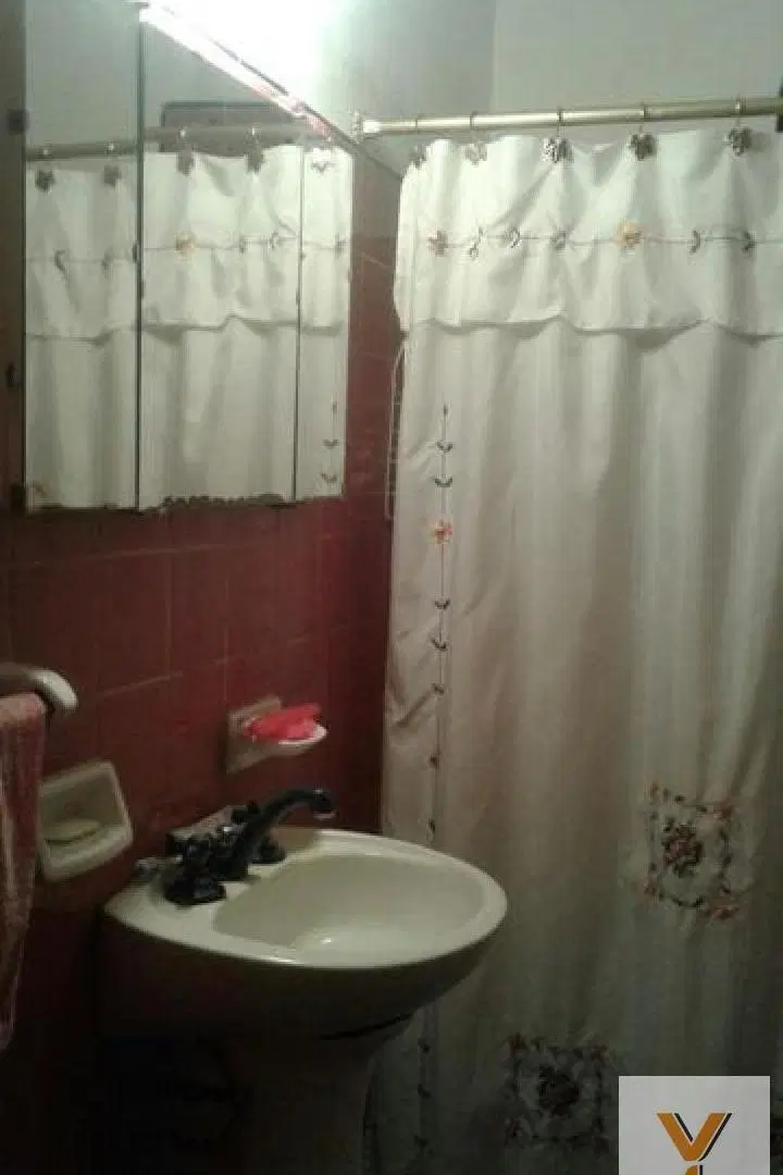 Casa en venta - 2 Dormitorios 1 Baño - 207Mts2 - Lanús 3