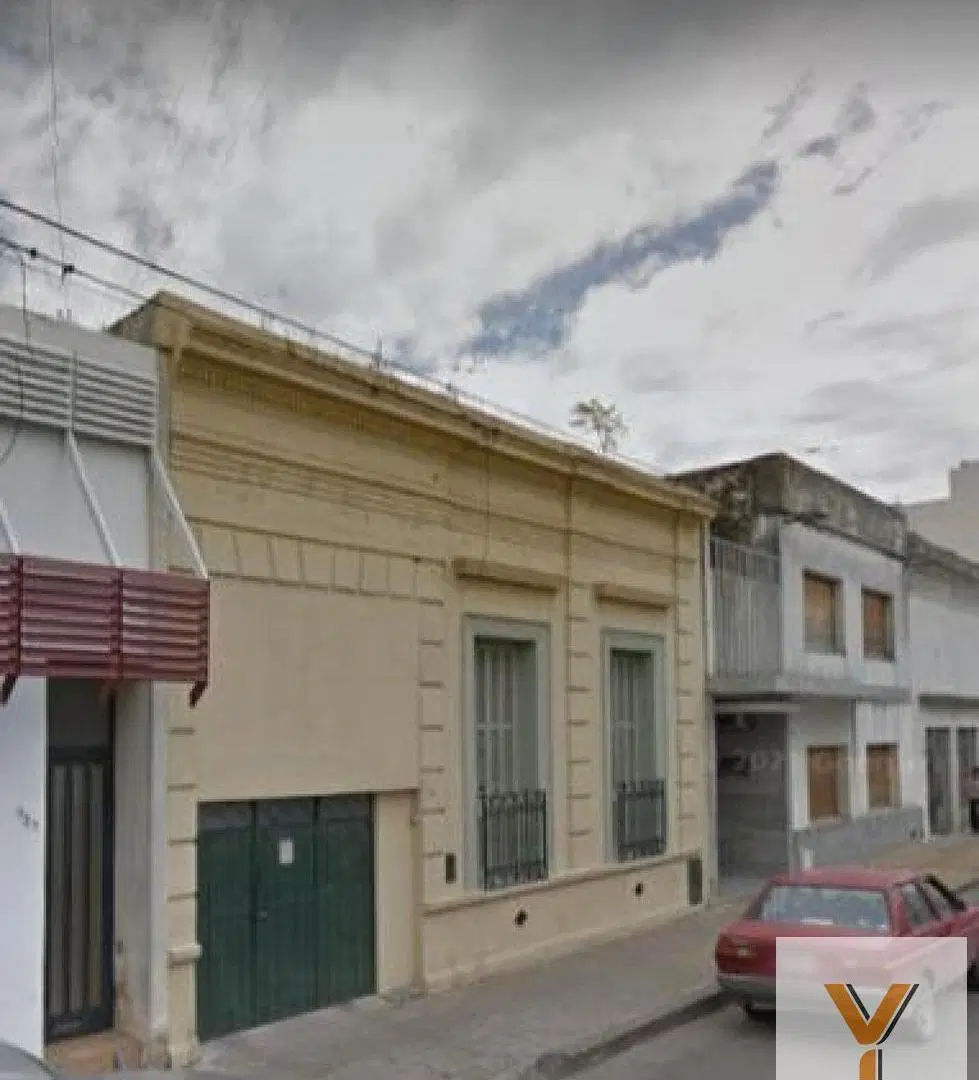 Casa en venta - 3 dormitorios 1 baño - cochera - 433mts2 - Azul 4