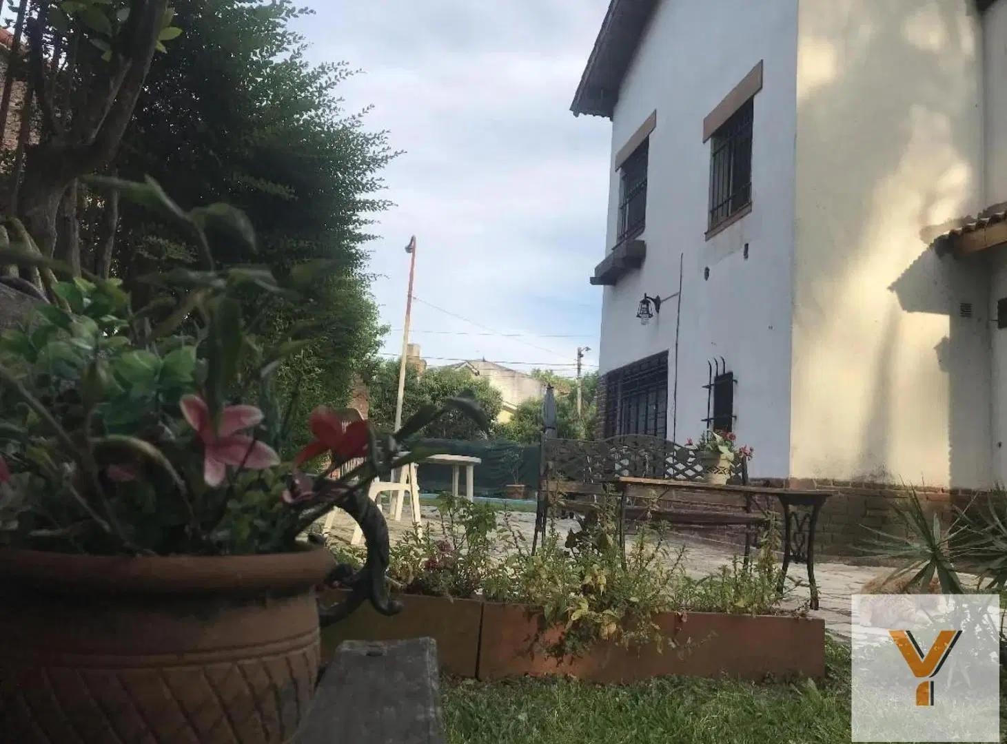Casa en venta - 4 Dormitorios 3 Baños - Cochera - 639Mts2 - Jardín Lomas del Palomar 3