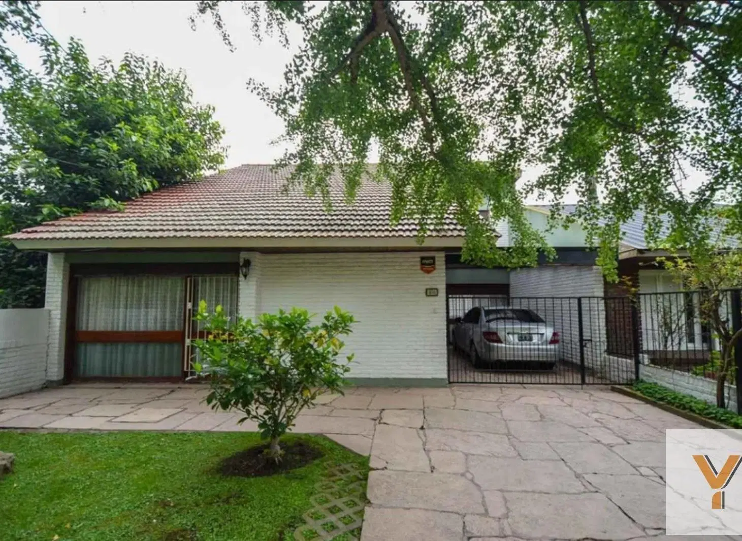Casa en venta - 4 Dormitorios 2 Baños - Mar del Plata 2