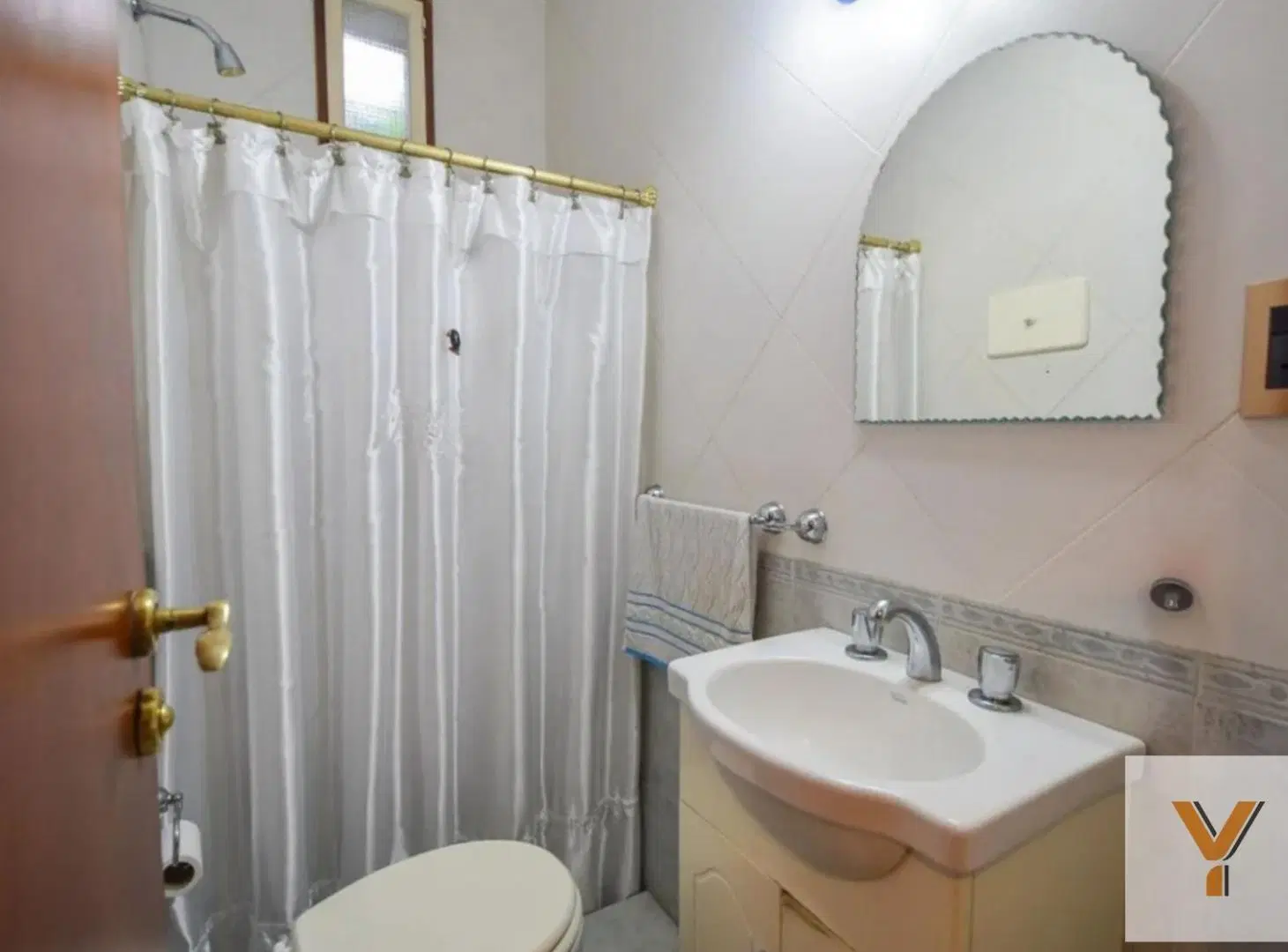 Casa en venta - 4 Dormitorios 2 Baños - Mar del Plata 5
