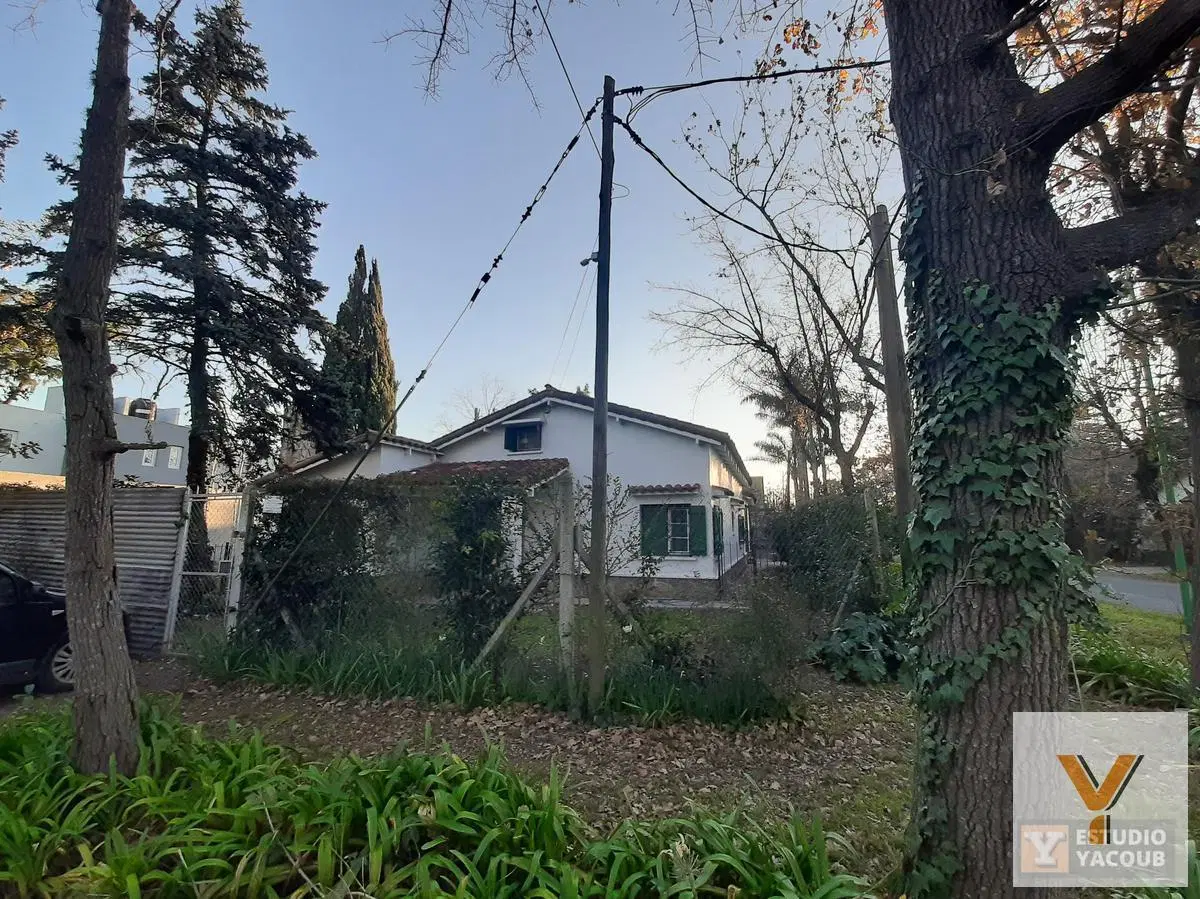 Casa en venta - 2 dormitorios 2 baños 1 cochera - 662mts2 - Manuel B. Gonnet 2
