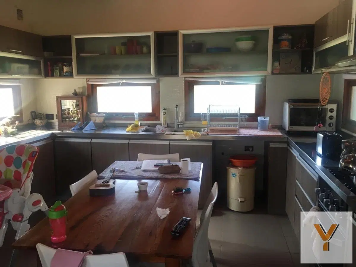 Casa quinta en venta - 2 dormitorios 1 baño - 120mts2  - Chivilcoy 3