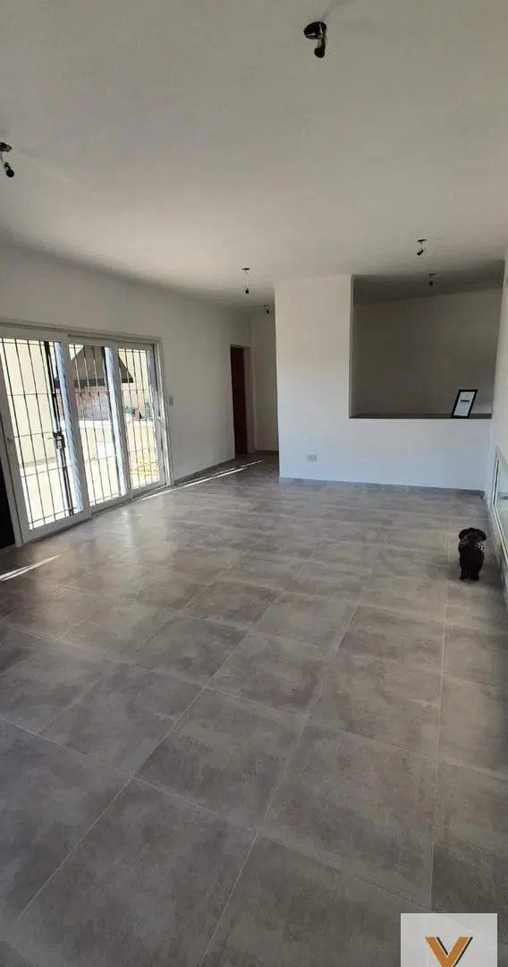 Casa en venta - 2 Dormitorios 1 Baño - Los Hornos 3