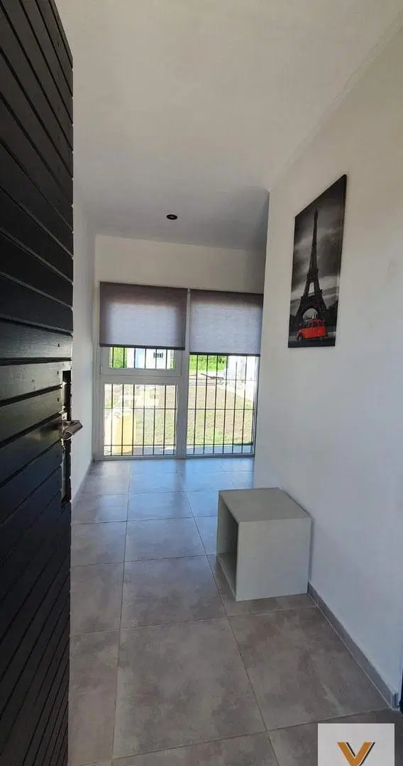 Casa en venta - 2 Dormitorios 1 Baño - Los Hornos 5