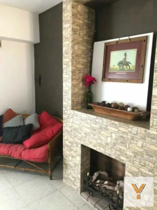 Casa en venta - 2 dormitorios 2 baños - Cochera - 200Mts2 - Berazategui 2