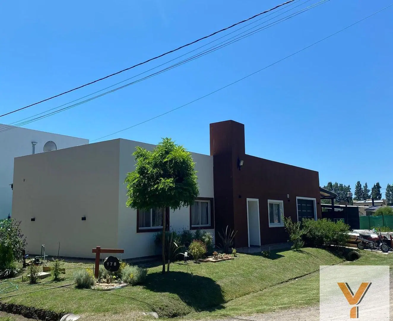 Casa en venta - 3 Dormitorios 3 Baños - 330Mts2 -  La Plata 3
