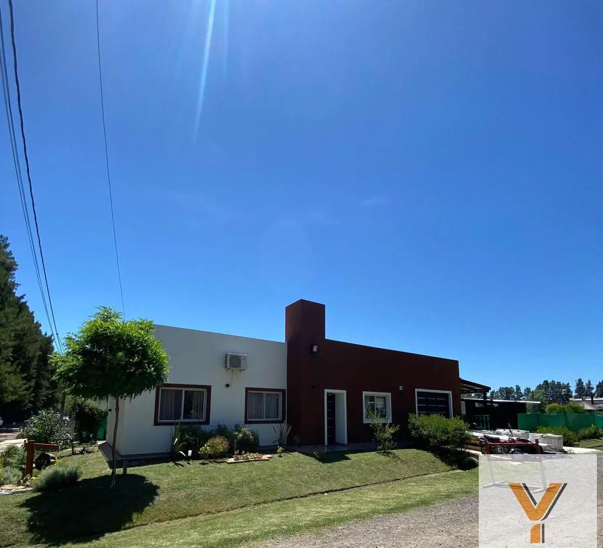 Casa en venta - 3 Dormitorios 3 Baños - 330Mts2 -  La Plata 5