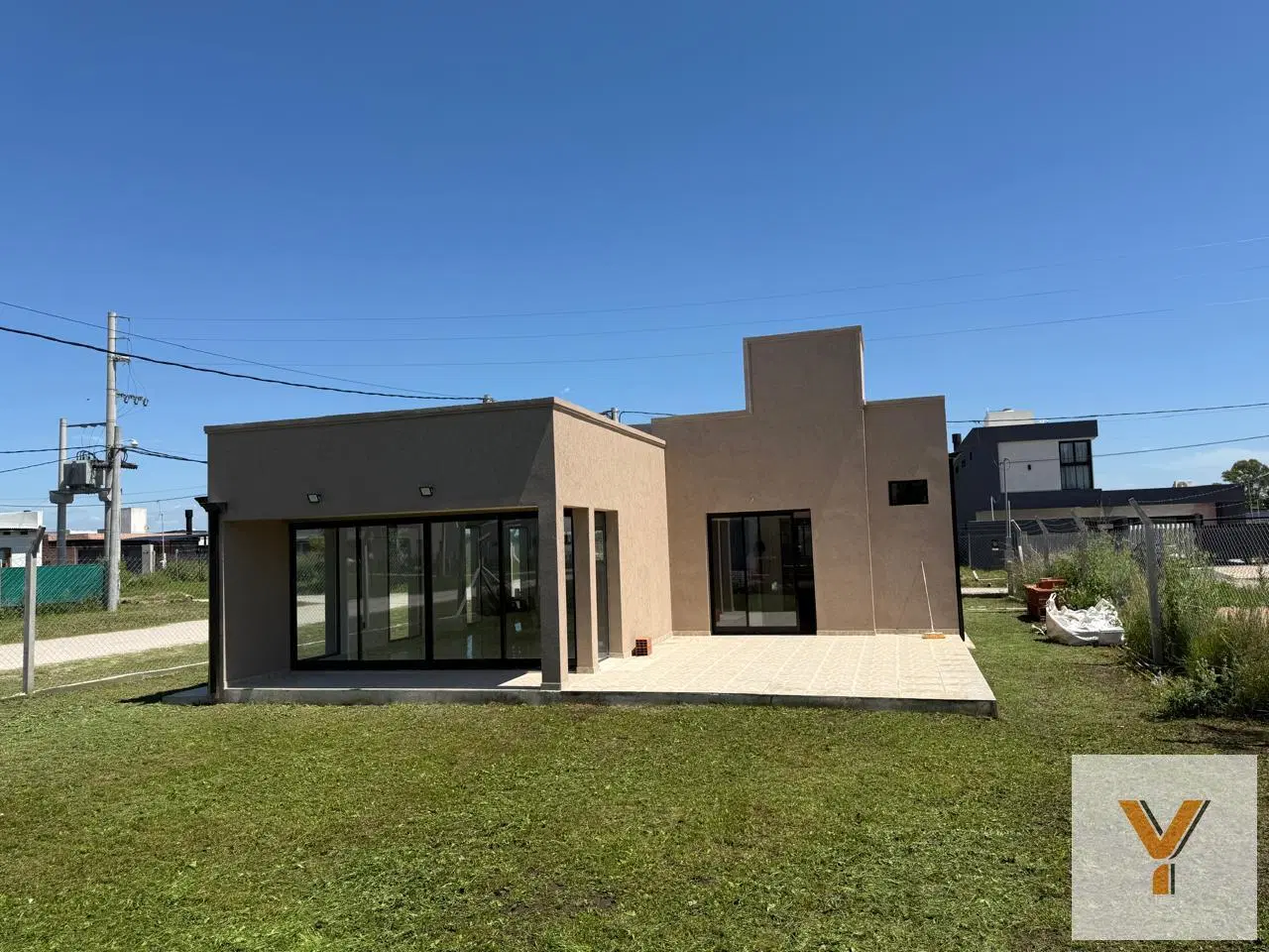 Casa en venta - 2 Dormitorios 1 Baño - 450Mts2 - La Plata 3