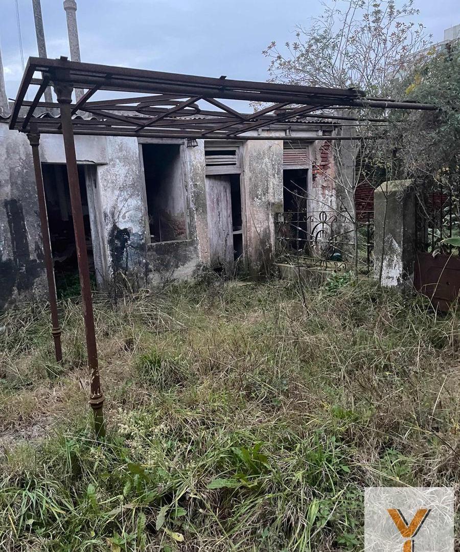 Foto de Edificio Comercial en venta - 7 Oficinas 2 Baños - Cocheras - 477Mts2, imagen 2