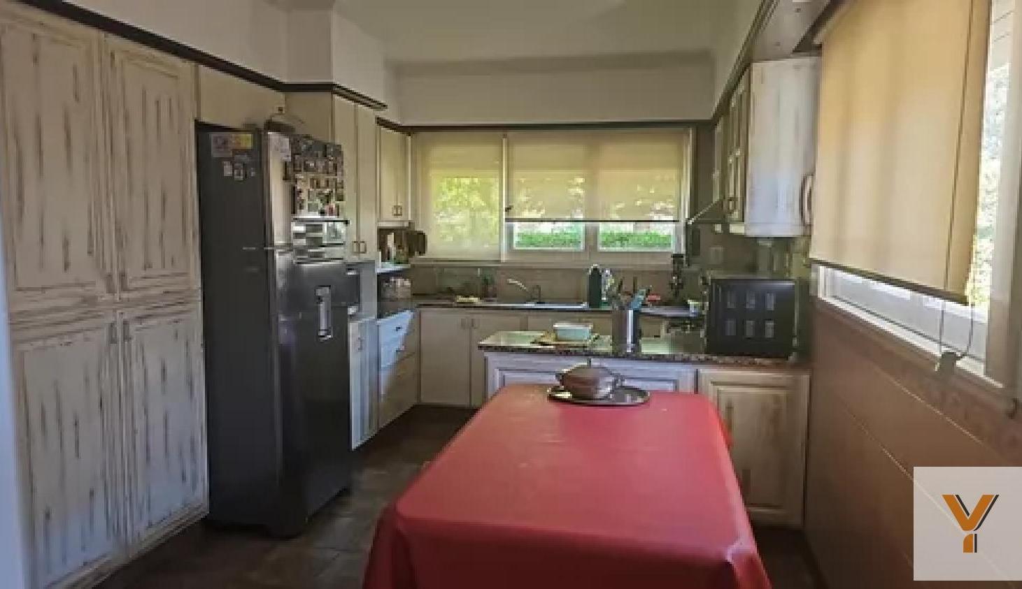 Foto de Casa en venta - 4 Dormitorios 3 Baños - Cochera - 1.230mts2 - Chauvin, imagen 5