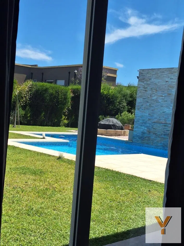 Casa en venta - 3 Dormitorios 3 Baños - Cochera - 800Mts2 - San Vicente 2