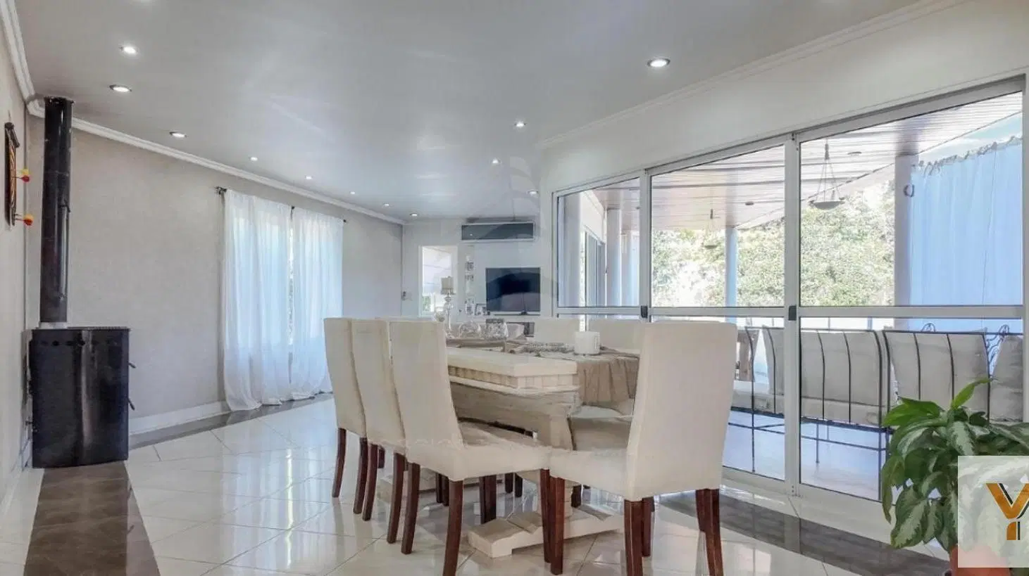 Casa en venta - 6 Dormitorios 5 Baños - Pilar 4