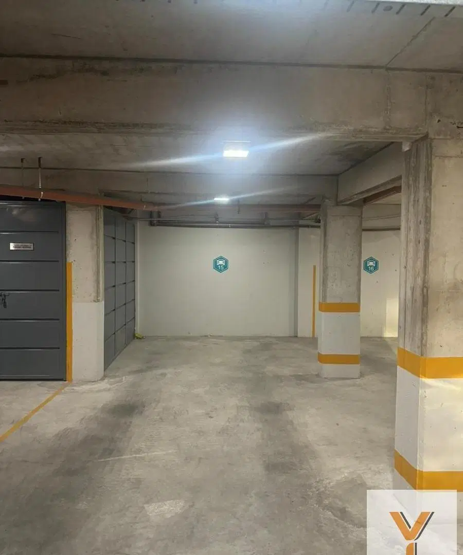 Cochera en venta - 15mts2 - Lanús Oeste 4
