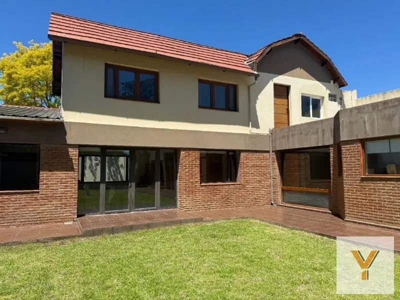 Casa en Alquiler - 5 Dormitorios 3 Baños - 720mts - Mar Del Plata 2