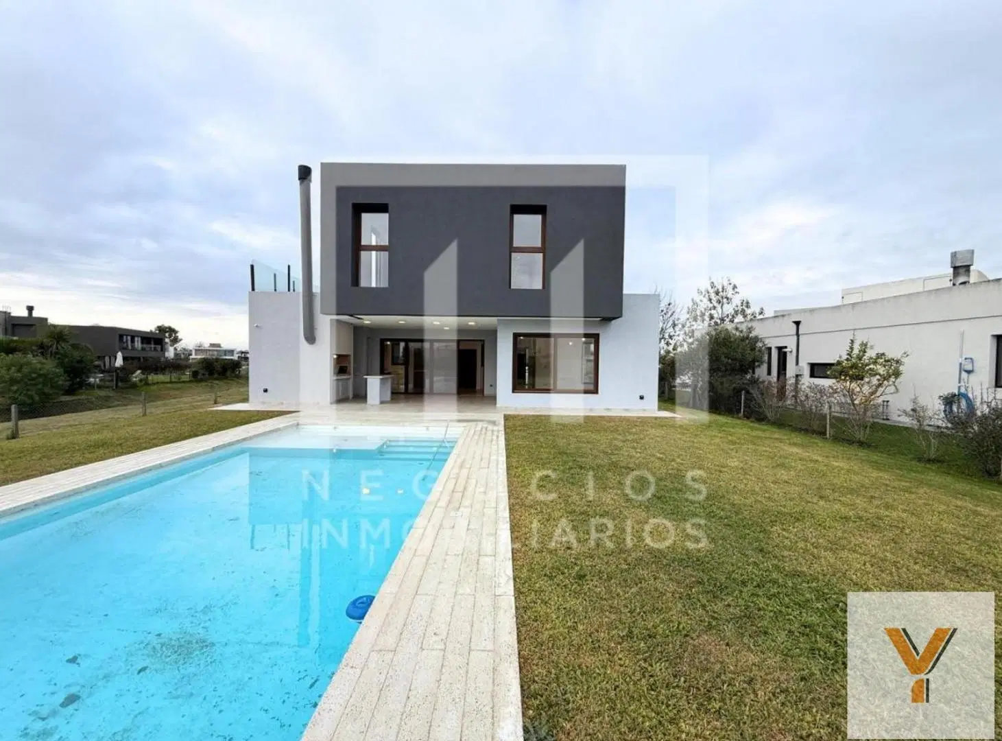 Casa en Venta - 3 Dormitorios 4 Baños - 931mts - Ezeiza - Terralagos Canning 5