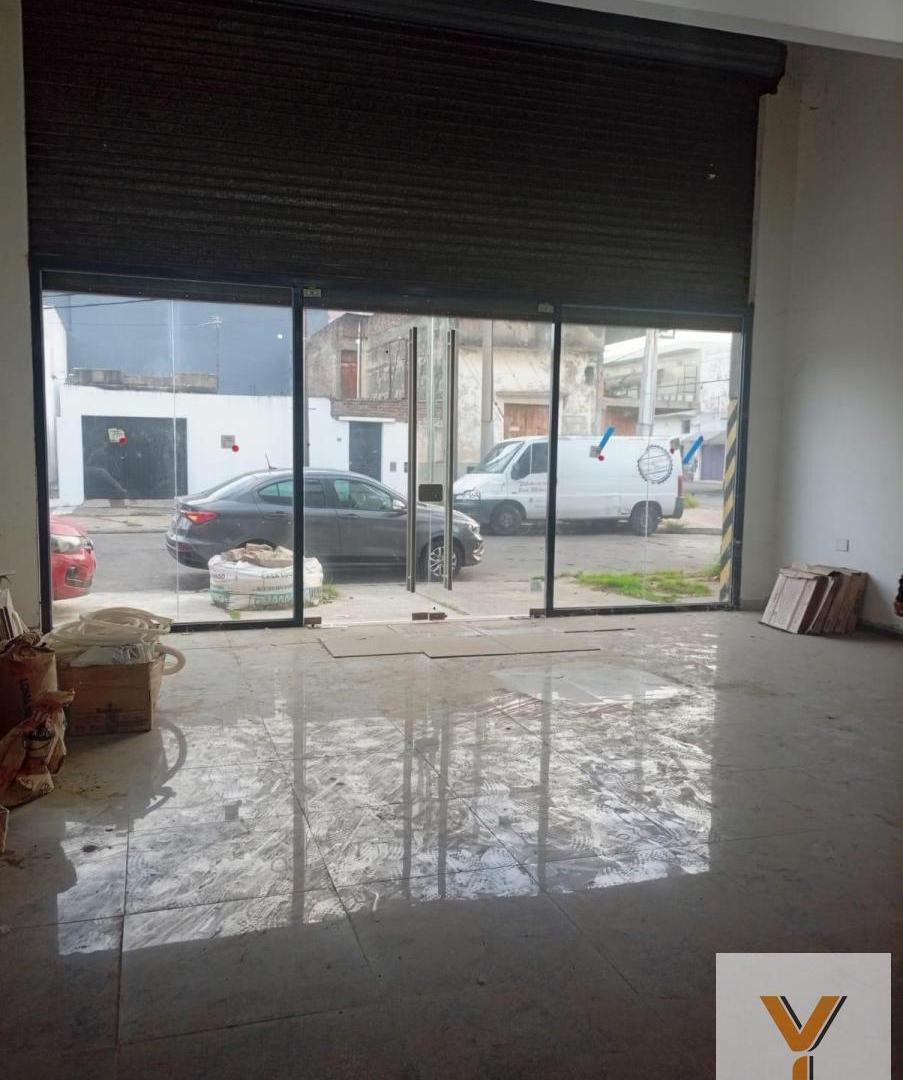 Foto de Local en Alquiler - 2 Baños - 140mts - Lanús, imagen 2