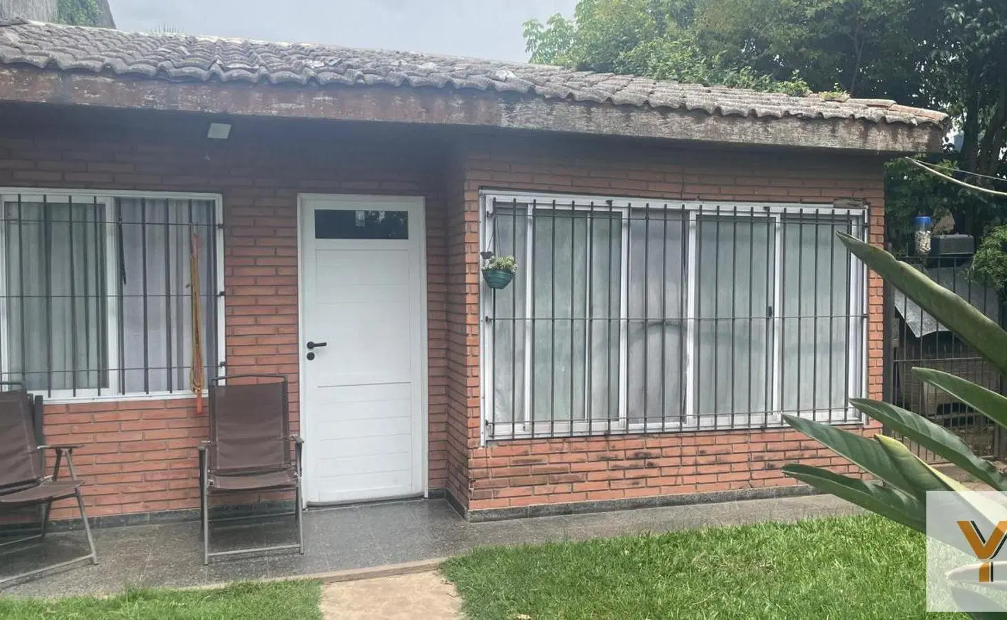 Casa en venta - 2 Dormitorios 1 Baño - Los Hornos 4