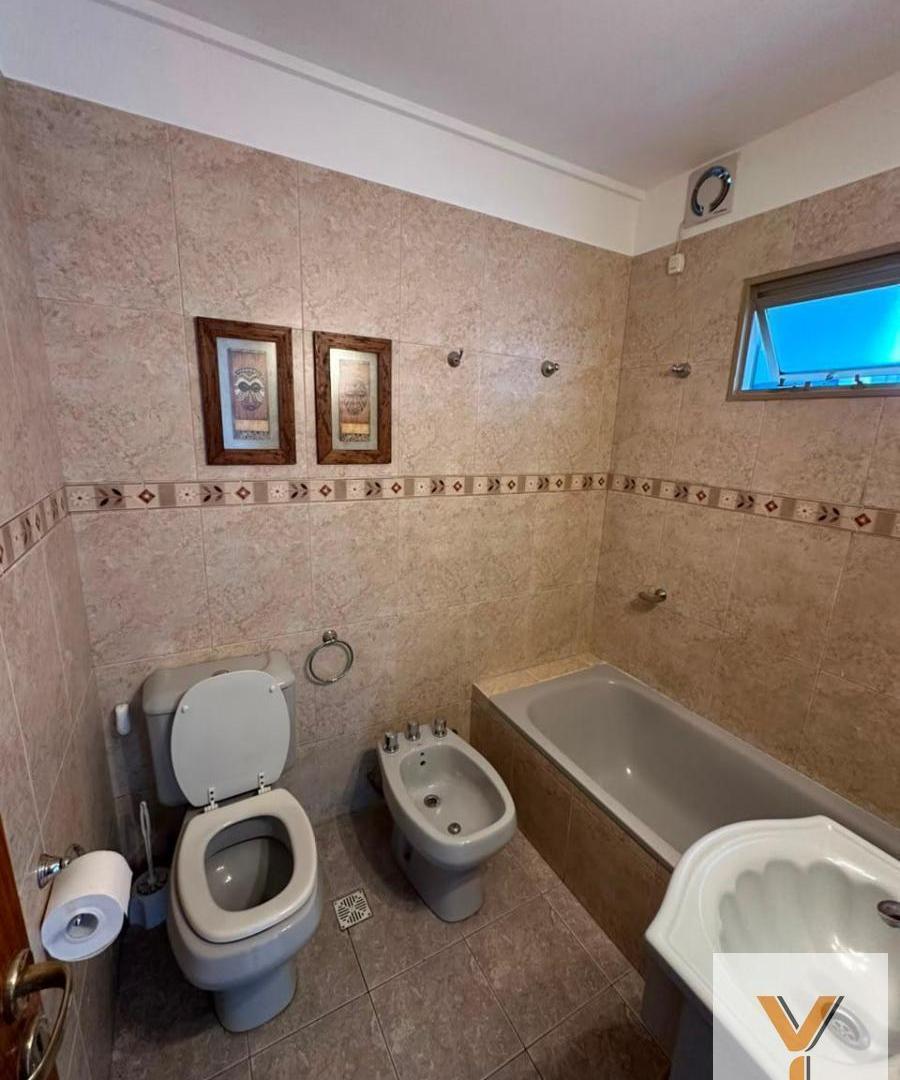 Foto de Departamento en Venta - 2 Dormitorios 1 Baño - 64mts - Monte Castro, imagen 1