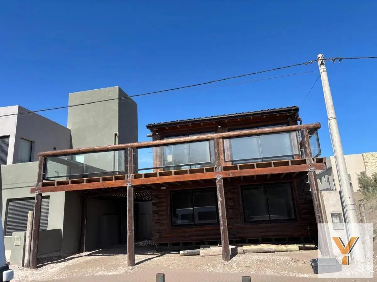 Casa en venta - 5 Dormitorios 3 Baños - Claromecó 5