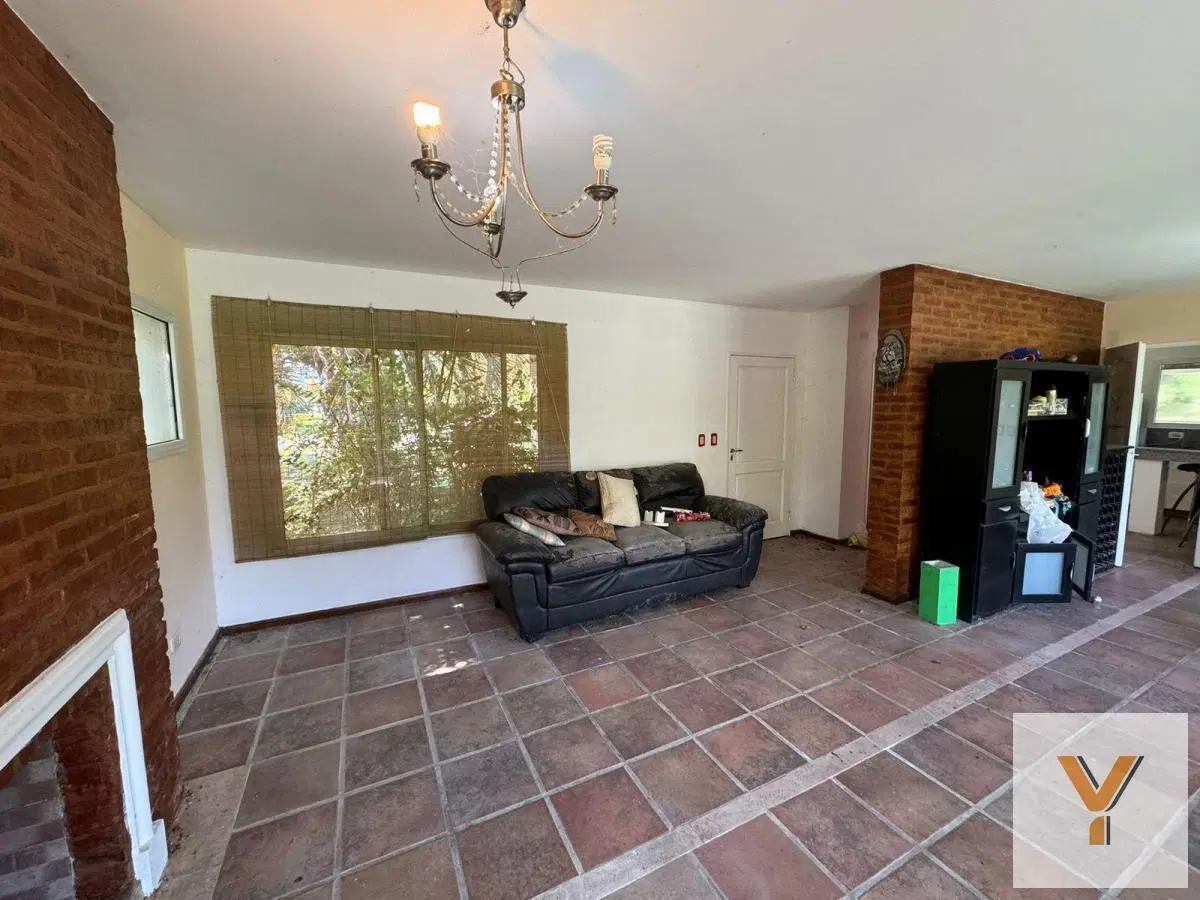 Casa en venta - 3 Dormitorios 2 Baños - 2000Mts2 - Haras Del Sur I 3