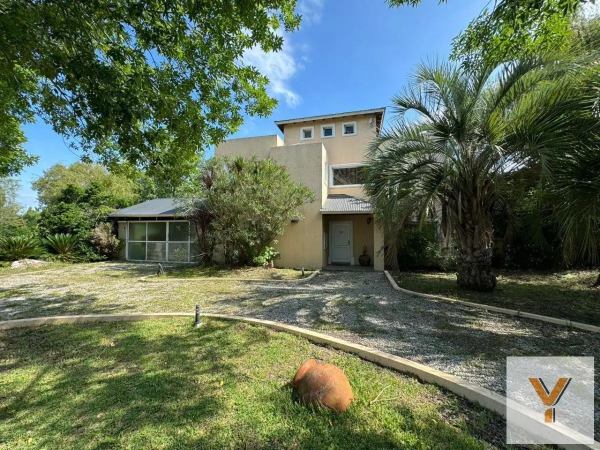 Casa en venta - 3 Dormitorios 2 Baños - 2000Mts2 - Haras Del Sur I 5
