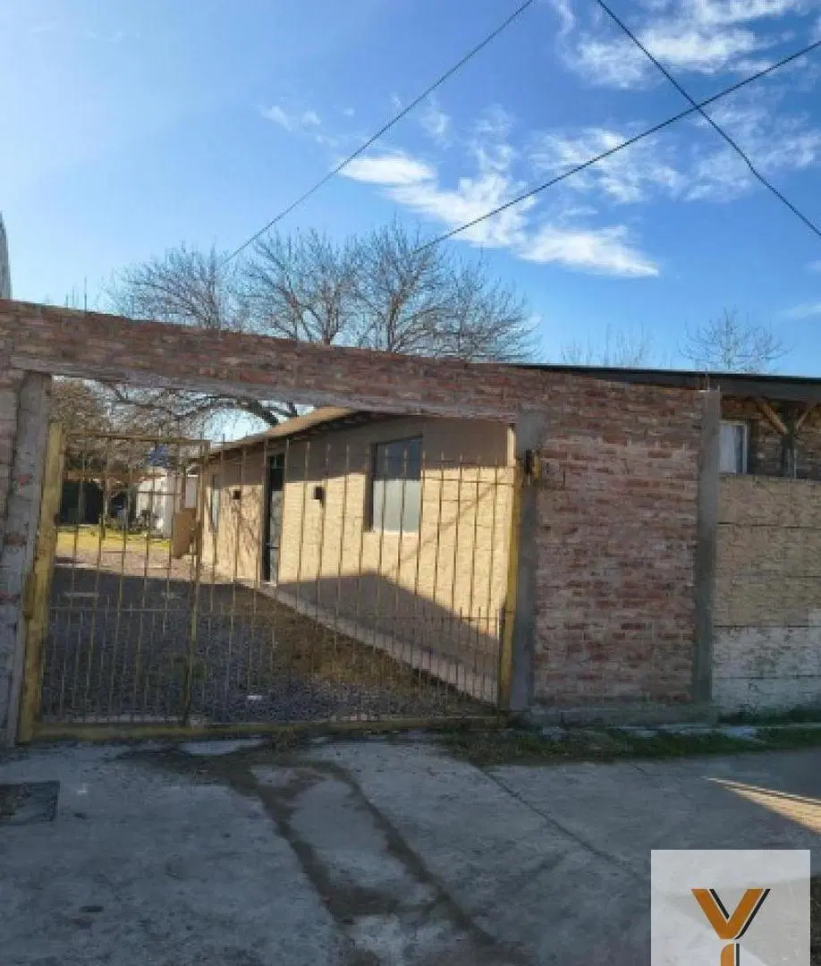 Casa en venta - 1 Dormitorio 3 Baños - Burzaco 2