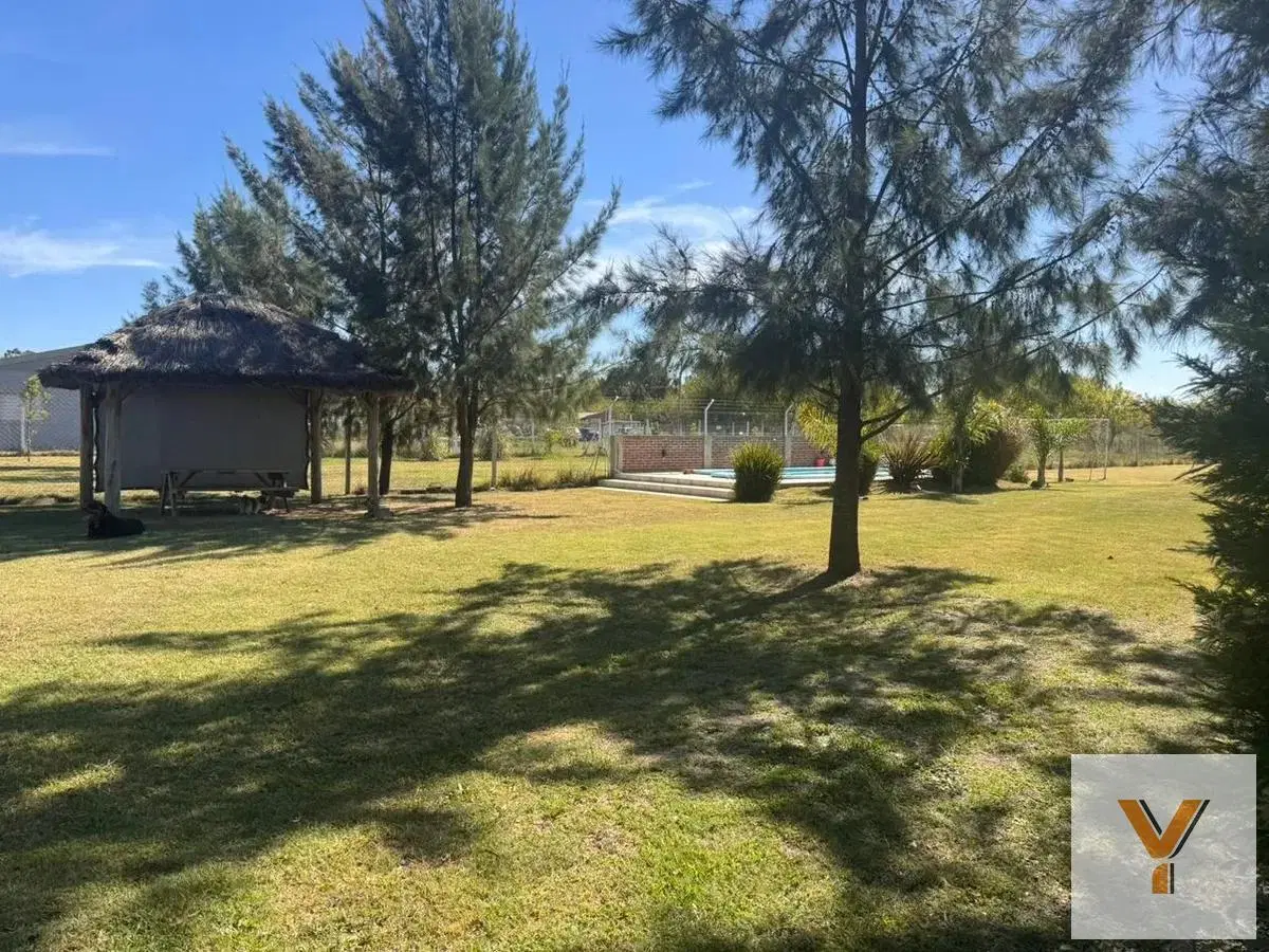 Casa quinta en venta - 3 Dormitorios 1 Baño - La Plata 2