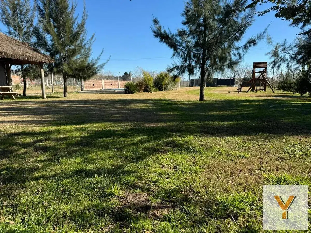 Casa quinta en venta - 3 Dormitorios 1 Baño - La Plata 8