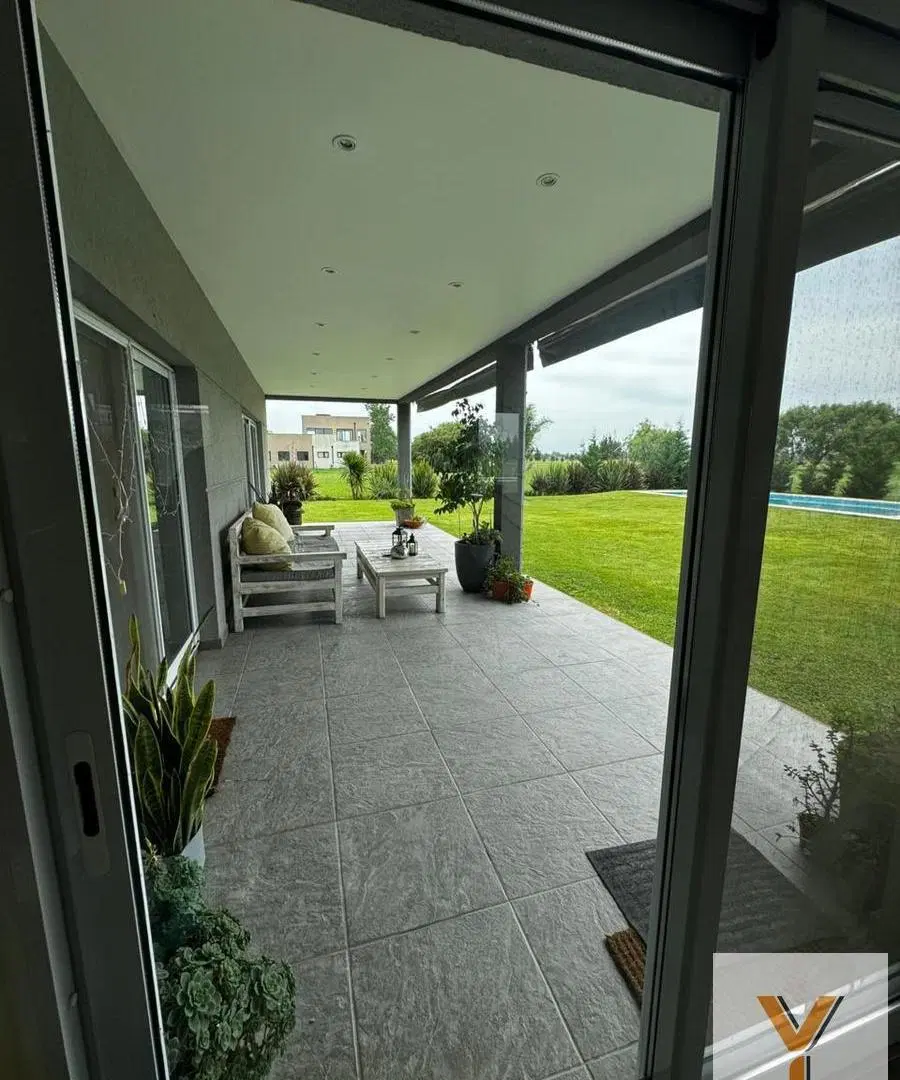 Casa en venta - 4 Dormitorios 3 Baños - San Vicente 8