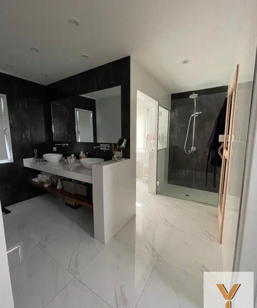Casa en venta - 4 Dormitorios 3 Baños - San Vicente 2