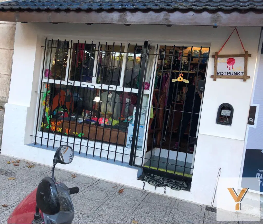 Casa en venta - 5 Dormitorios 3 Baños - Cochera - Local - 400Mts2 - Zárate 3