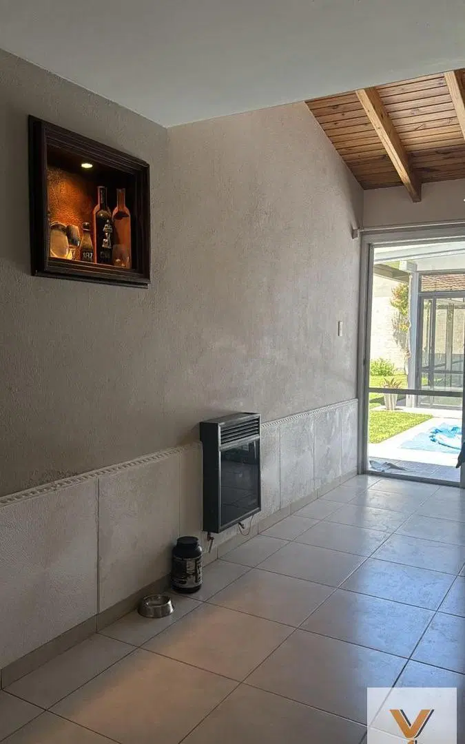 Casa en venta - 5 Dormitorios 2 Baños - Mendoza 3
