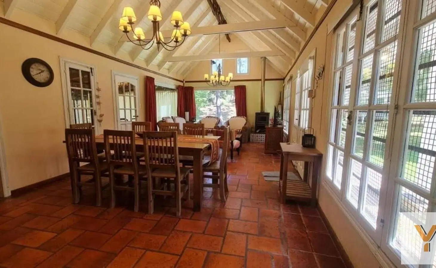 Casa en venta - 2 Dormitorios 2 Baños - 1045mts2 - Carilo 2
