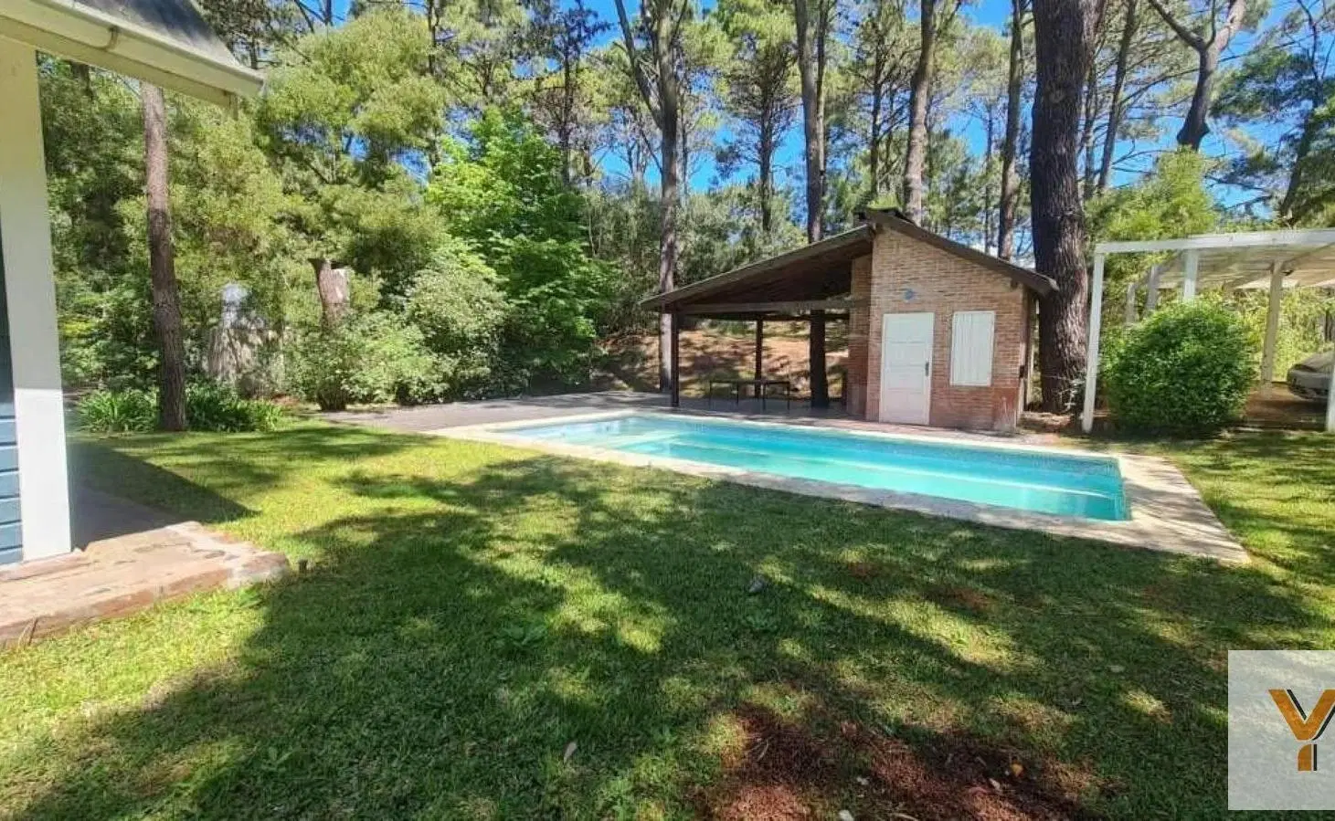 Casa en venta - 2 Dormitorios 2 Baños - 1045mts2 - Carilo 5