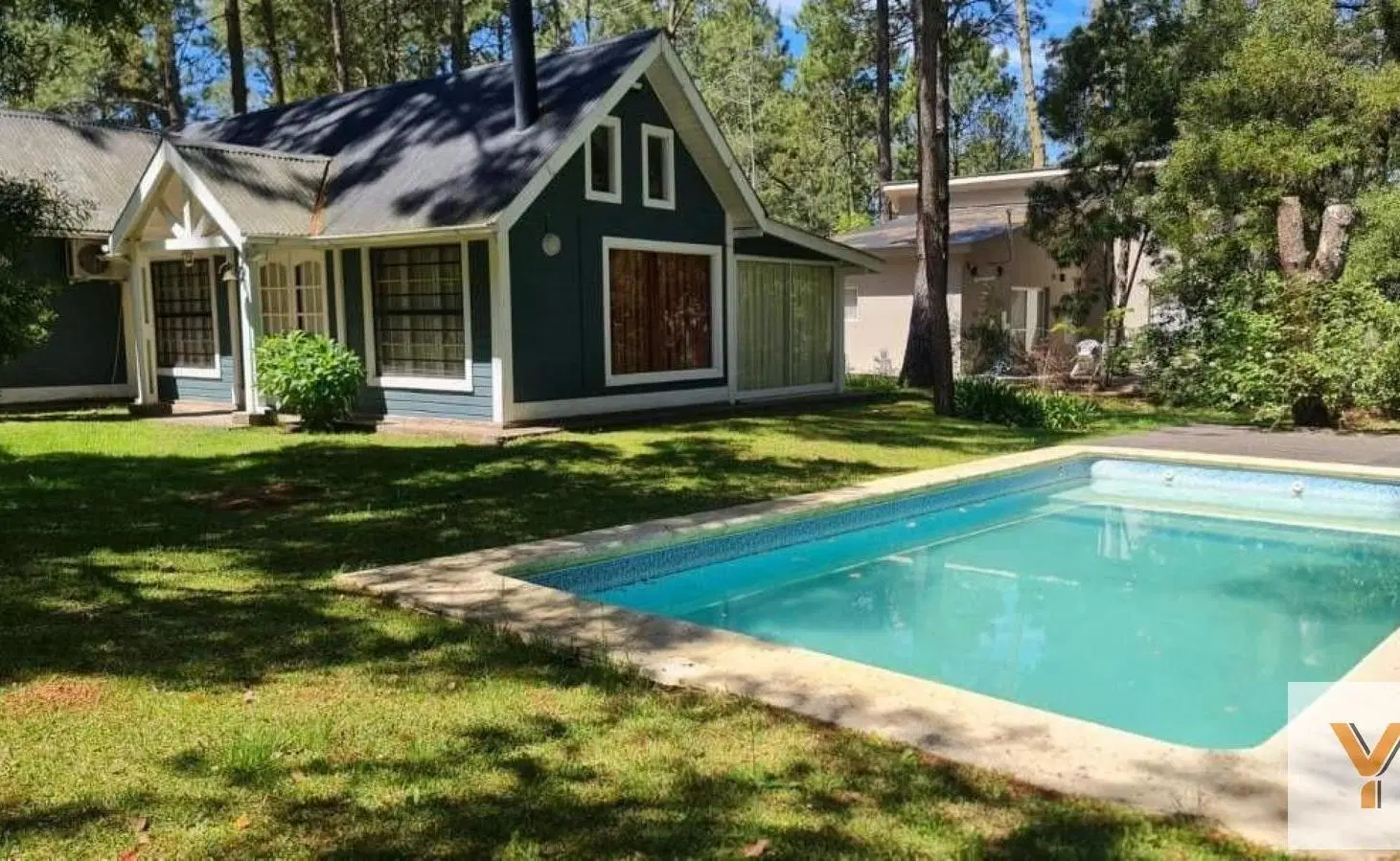 Casa en venta - 2 Dormitorios 2 Baños - 1045mts2 - Carilo 8