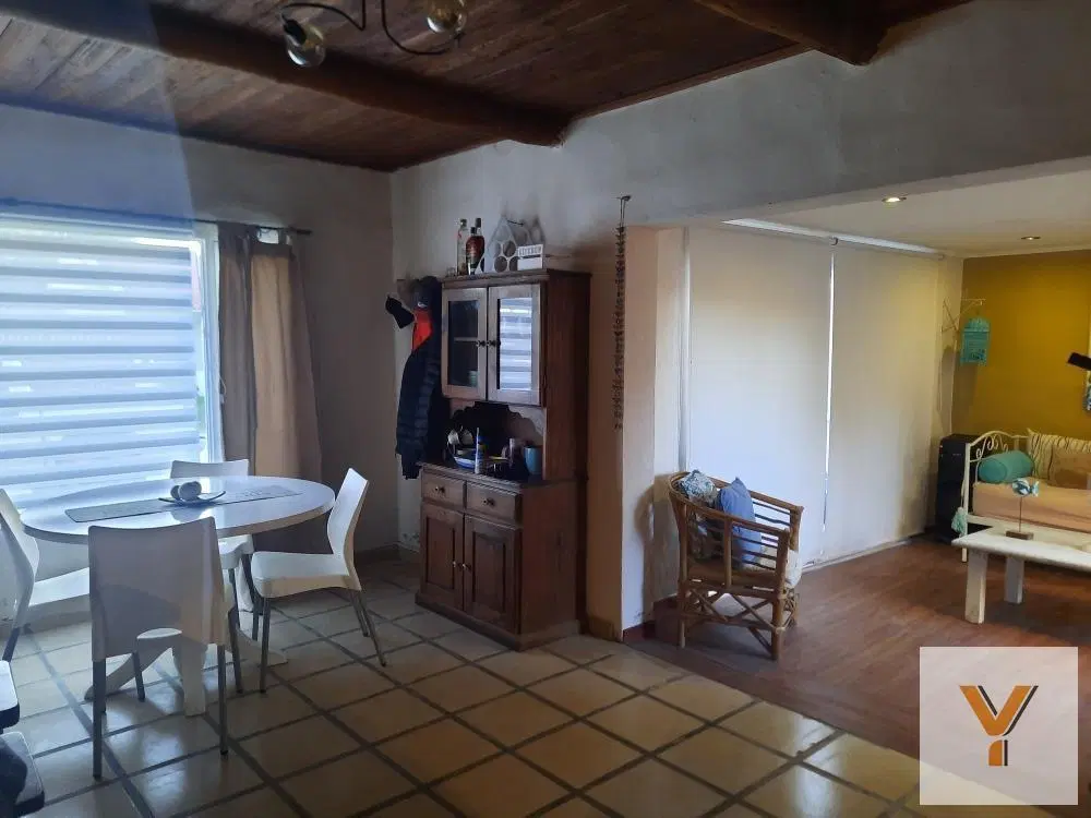 Casa en venta - 2 dormitorios 1 baño - 90mts2 - Claromeco 5