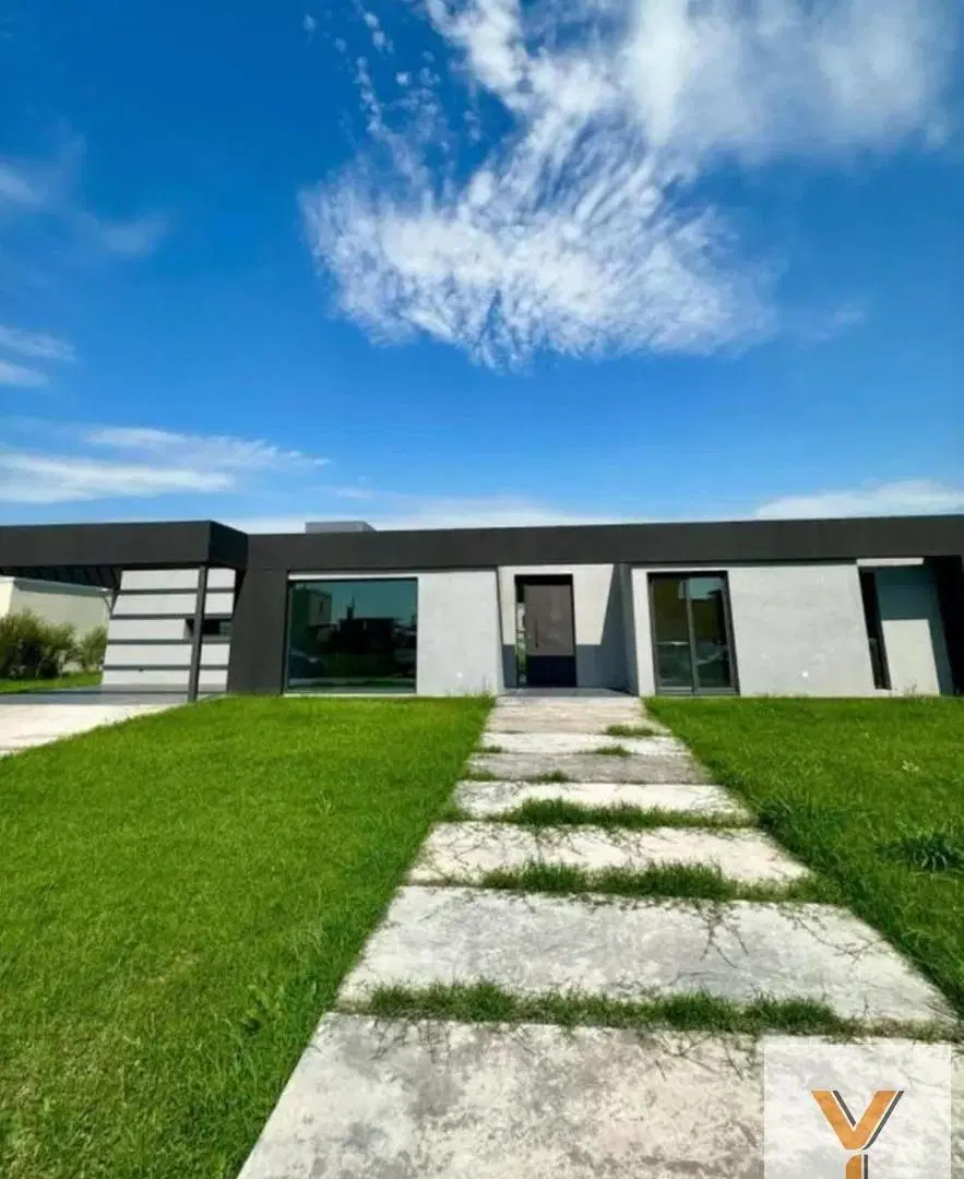 Casa en venta - 4 Dormitorios 3 Baños - Cochera - 190Mts2 - Canning 2