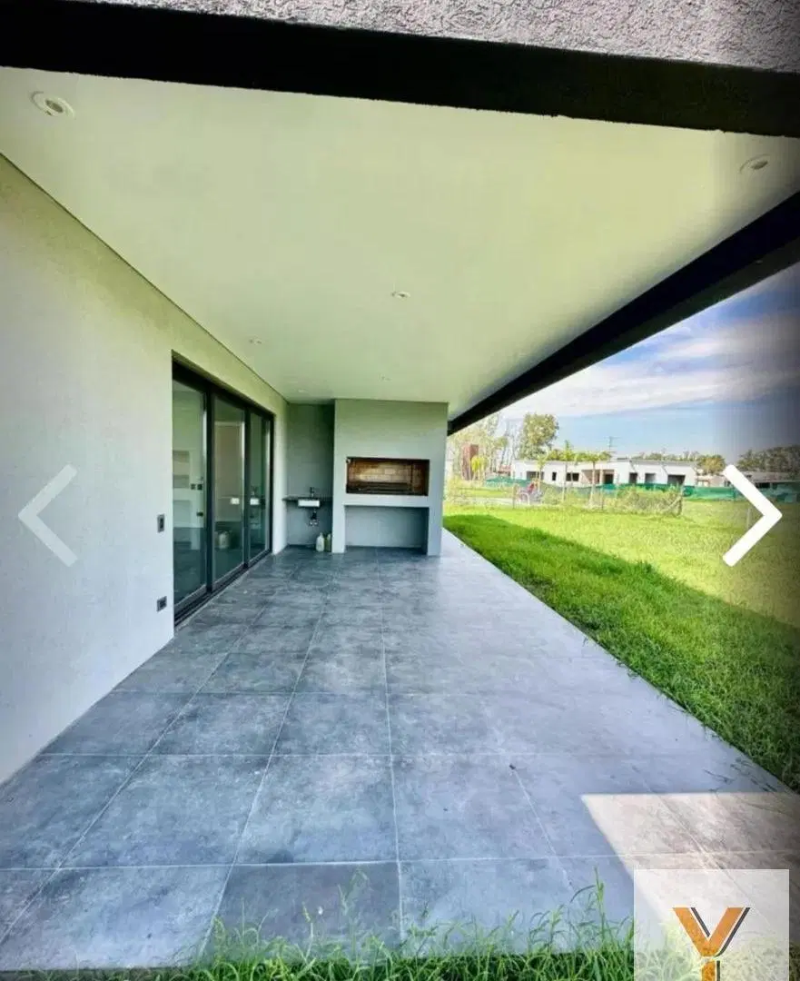 Casa en venta - 4 Dormitorios 3 Baños - Cochera - 190Mts2 - Canning 5
