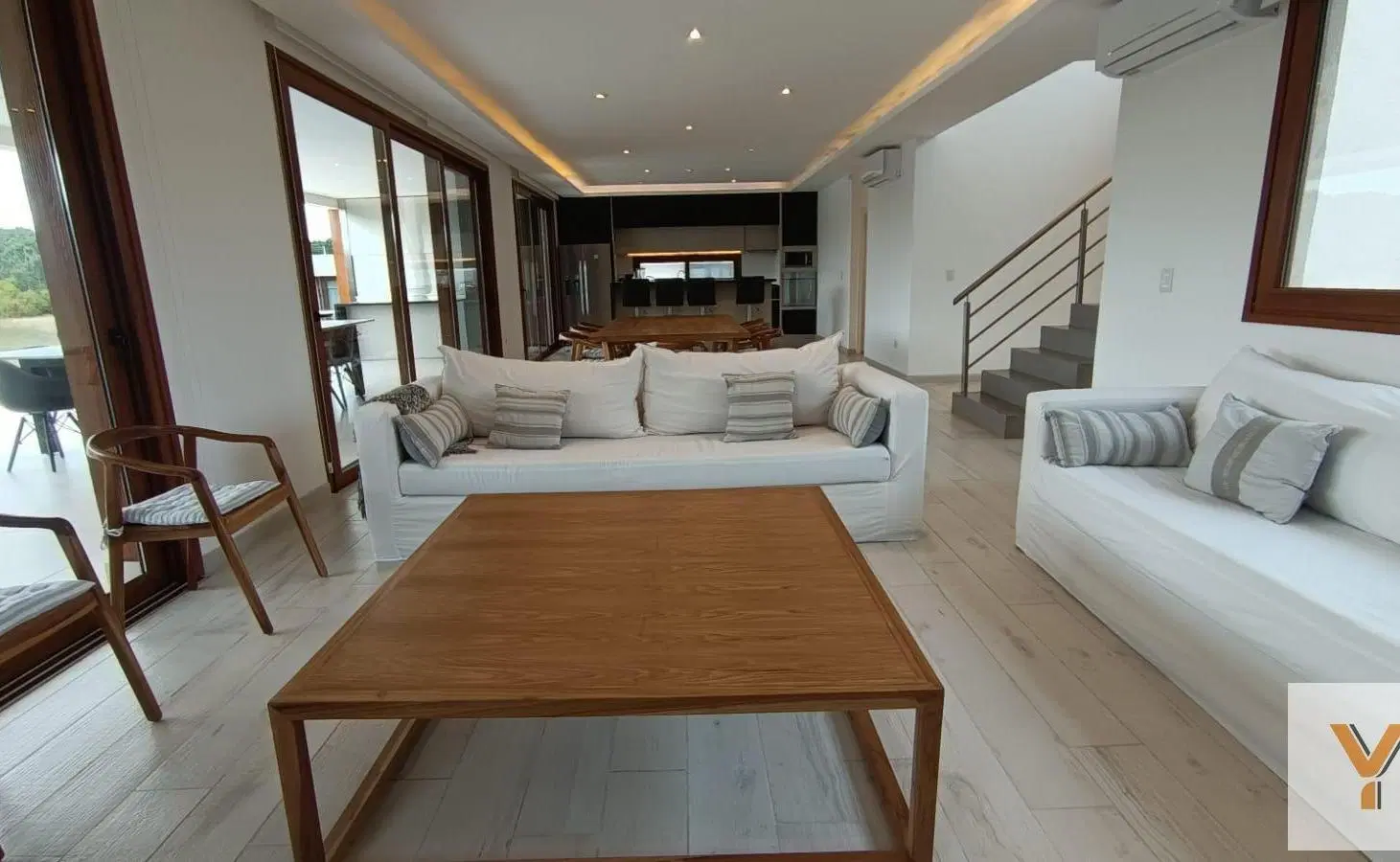Casa en venta - 5 Dormitorios 5 Baños - Pinamar 4