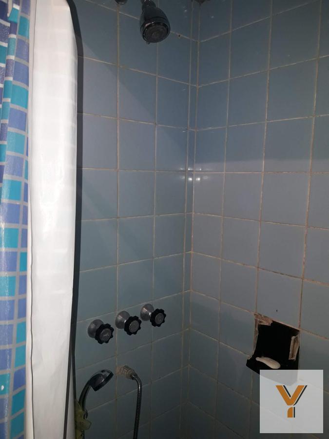 Foto de Casa en venta - 2 dormitorios 1 baño - 200mts2 - Los Hornos, La Plata, imagen 2