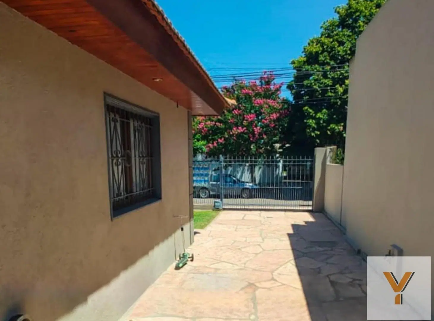Casa en venta - 4 Dormitorios 4 Baños - 493mts2 - Moreno 2
