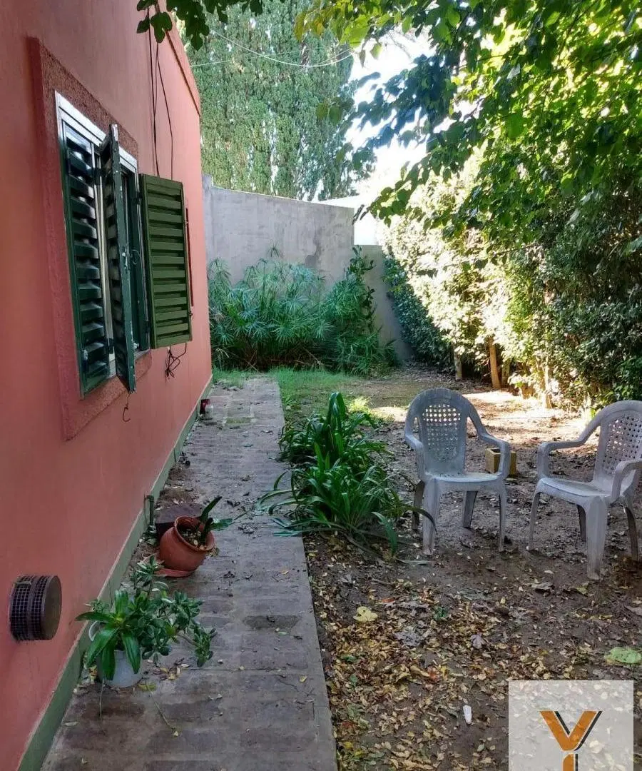 Casa en venta - 2 Dormitorios 2 Baños - City Bell 4