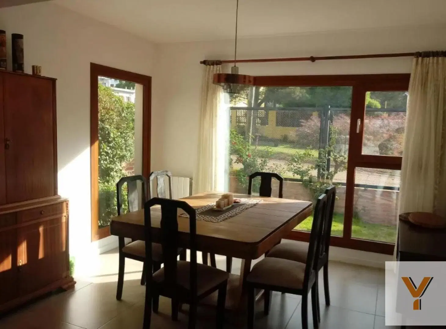 Casa en venta - 2 Dormitorios 2 Baños - Cocheras - 330Mts2 - Quequén 8
