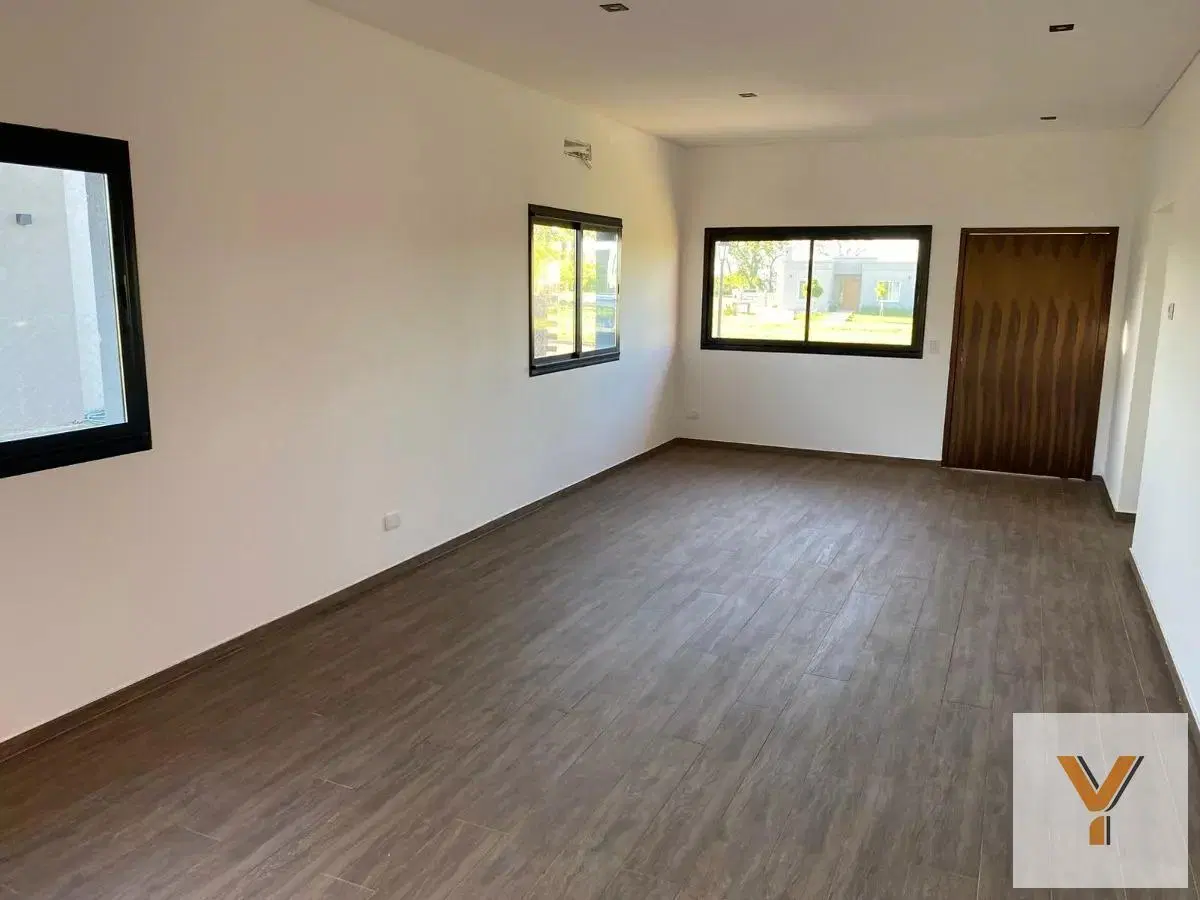 Casa en venta - 3 Dormitorios 2 Baños - Cochera - 150Mts2 - San Sebastián, Escobar 1