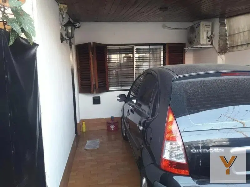 Casa en venta - 2 Dormitorios 1 Baño - Quilmes 4